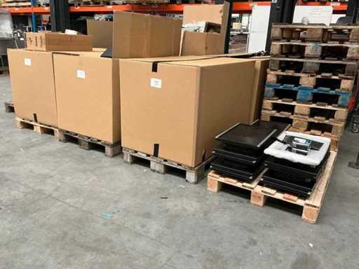 Vari monitor e supporti