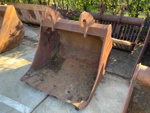 Quick-change toothed backhoe bucket