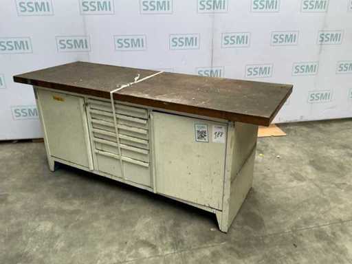 Table de travail en acier