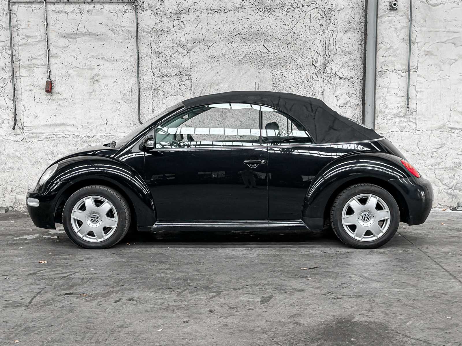 Volkswagen New Beetle Cabriolet 1.4 Turijn 75pk 2003, TH-271-J