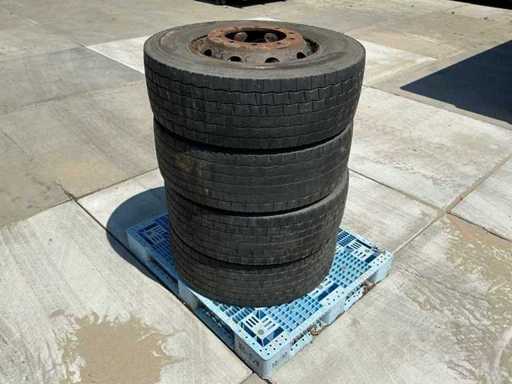 Truck wheels (4x)