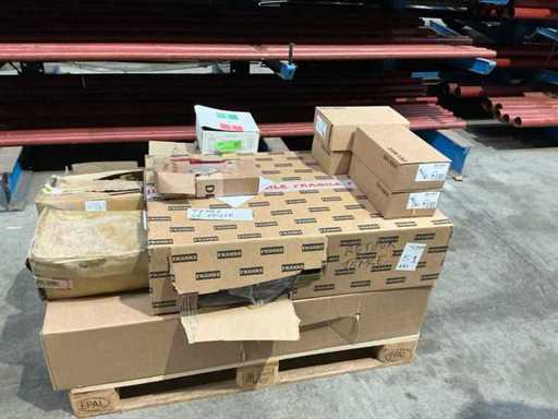 Partij sanitaire onderdelen en accessoires