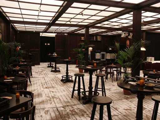 Cafeneaua "brună" demontabilă, 200m2