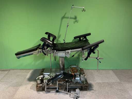 Maquet Op Tisch with various accessories