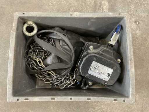 Menta MC05 (500kg - 15m) Sollevatore a catena con sacco a catena