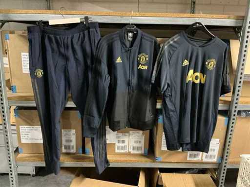 Verschiedene Adidas Manchester United Sportbekleidung (20x)