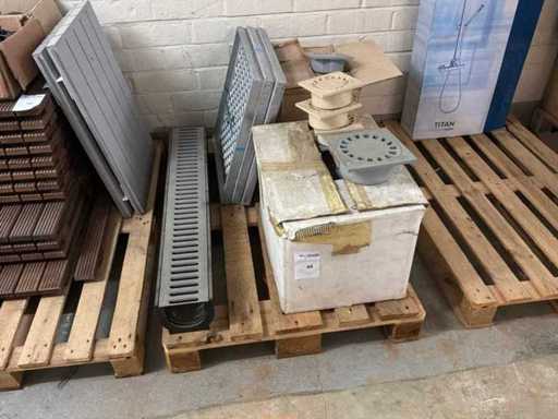 Batch of various drain covers