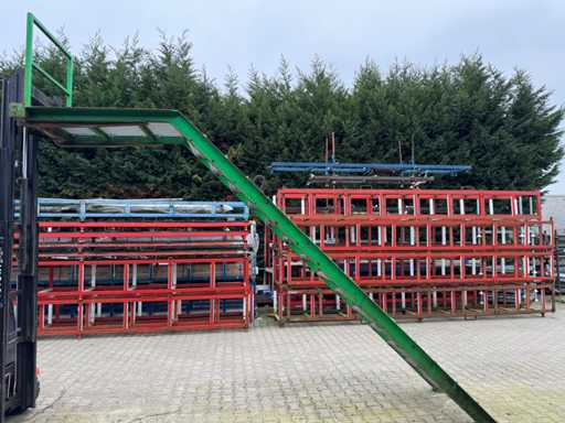 Bordestrap 13 trede 250cm hoog v.v. leuning