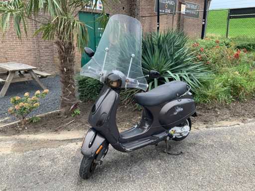 Vespa LX50 Scooter