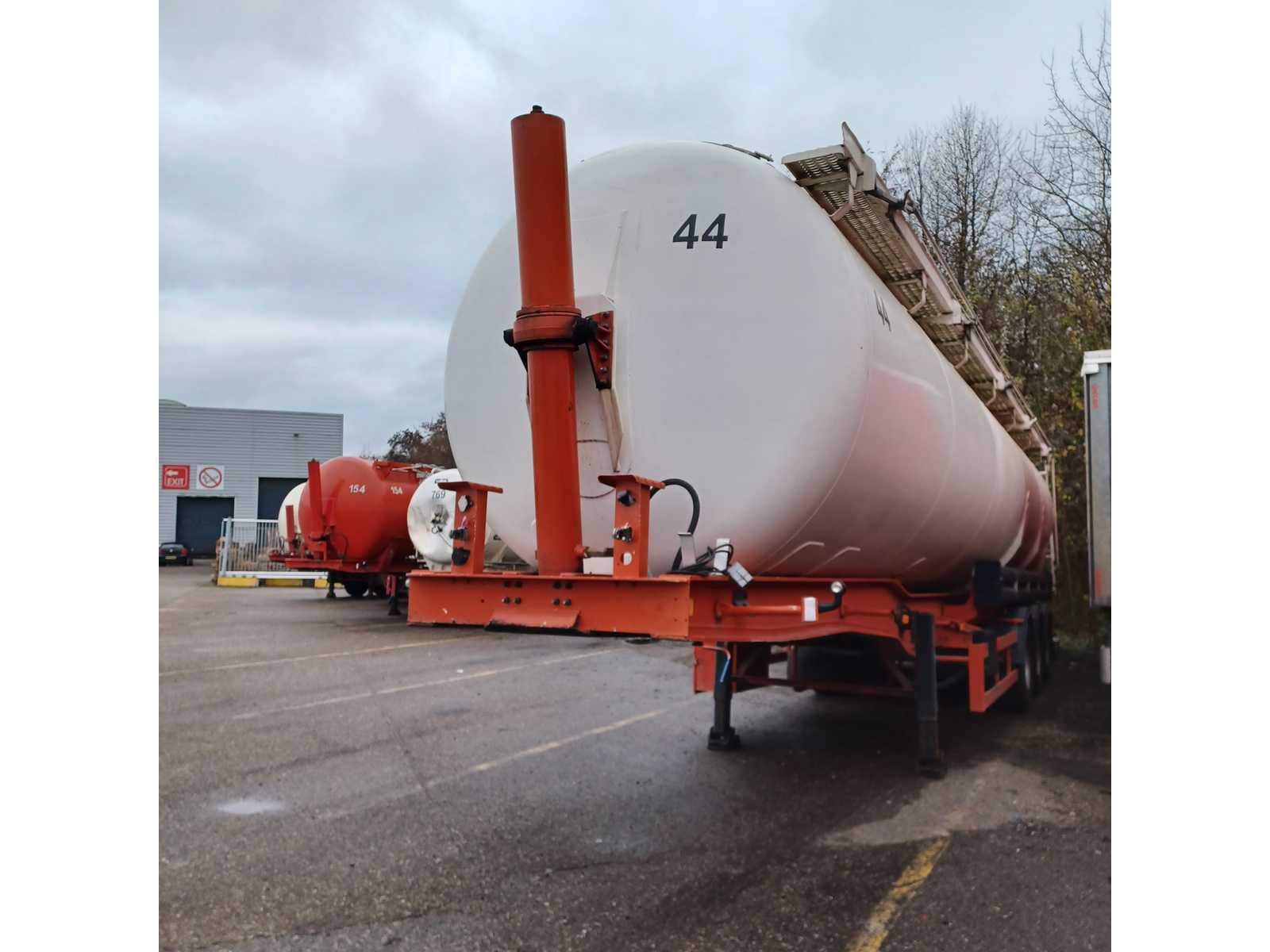 Silo Semi-trailer (75165-91)