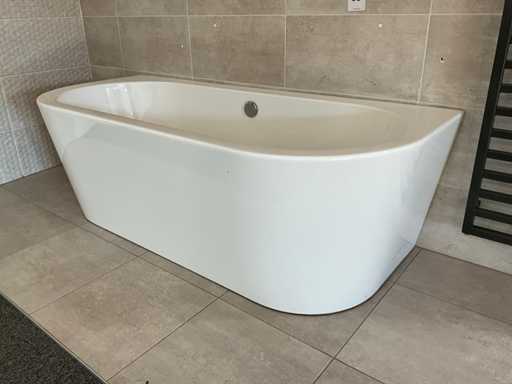 Łaźnia półwolnostojąca