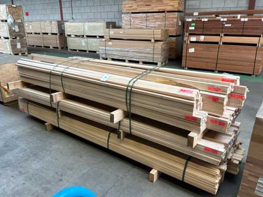 Partij houten latten