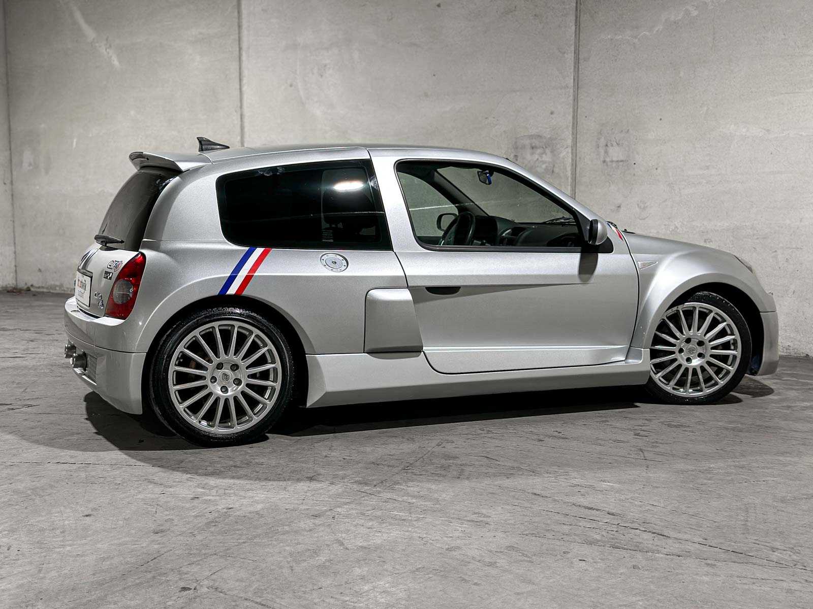 Renault Clio V6 3.0 Sport RS Phase 2 (NR 149) 255pk 2004 Youngtimer