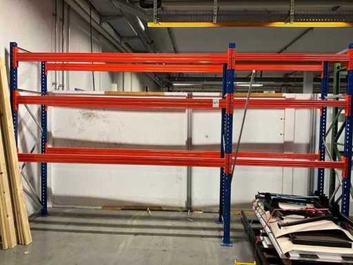Pallet rack without contents