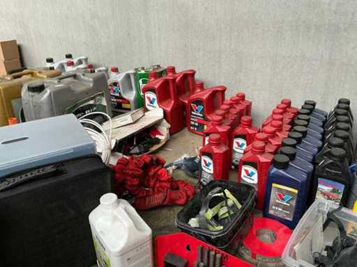 Batch of various oils (44x)