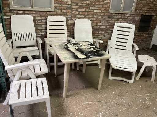 Partie du mobilier de jardin