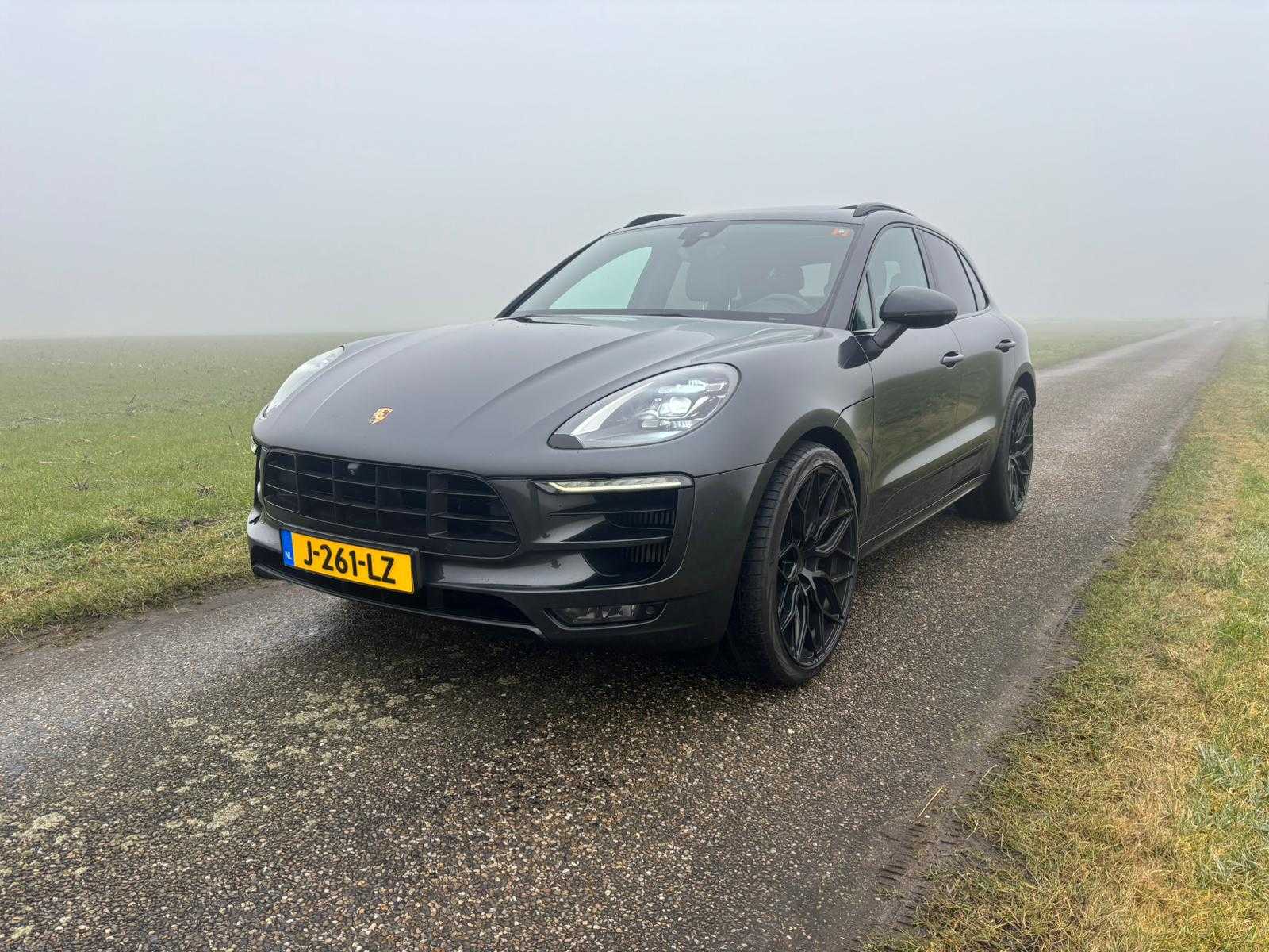 Porsche – 2016 – Macan – 3.0 GTS – J-261-LZ