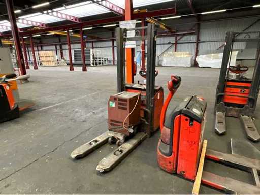 Linde L16 Stacker