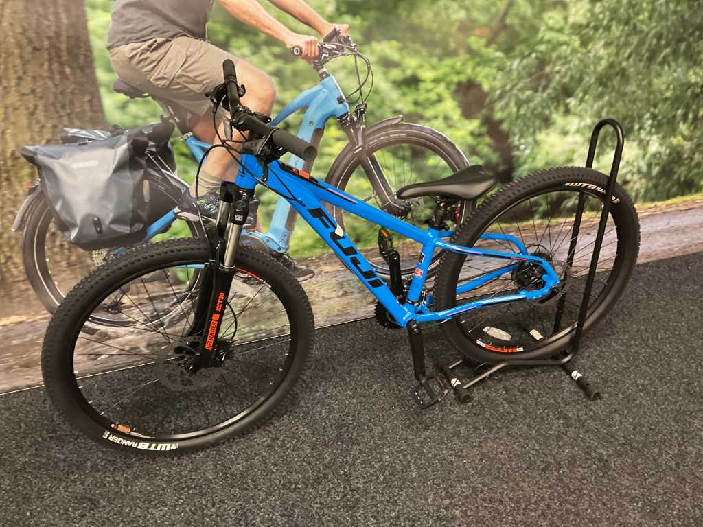 Fuji kids cheap mountain bike