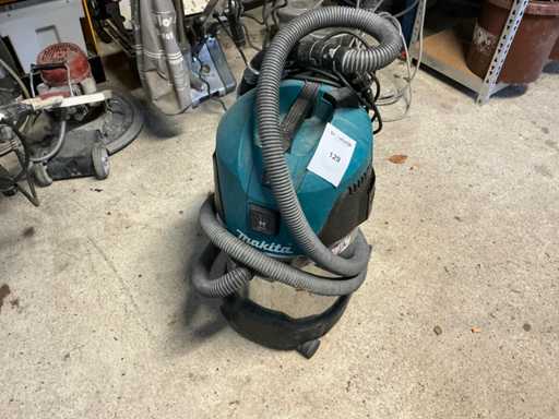 Makita VC3011L vacuum cleaner