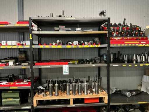 Zestaw ogólnych uchwytów i uchwytów z kołkami z odpowiednimi narzędziami/wiertarkami/przecinakami