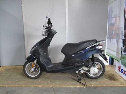 Piaggio - Moped - New Fly 4T - Scooter