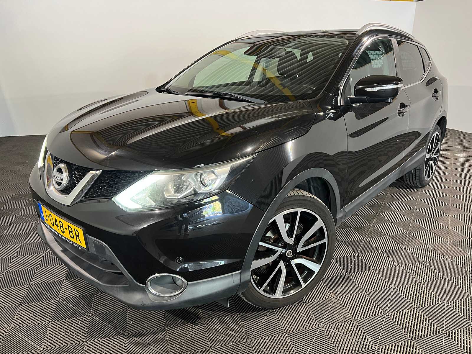 Nissan Qashqai 1.2 Premier Edition, J-048-BR