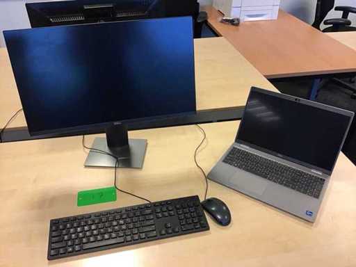 Dell latitude 5520 i7 incl monitors and accessories 