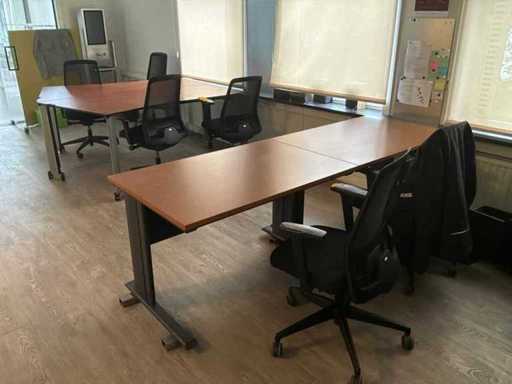 Bureautafel en stoelen