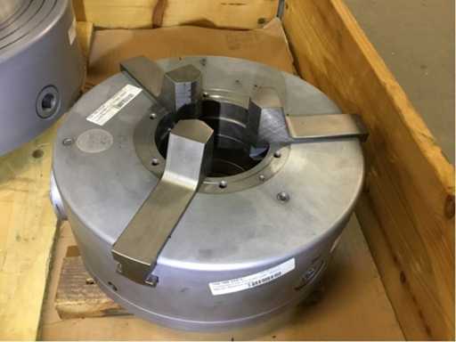 Three-jaw chuck (PL/B/77)