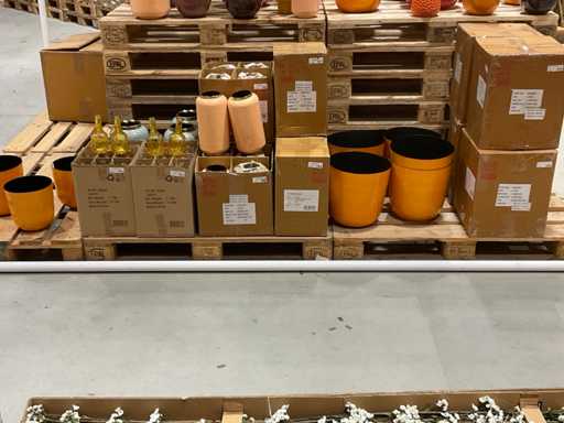 B living Allyson Various vases and flower pots