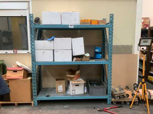 Étagère avec contenu