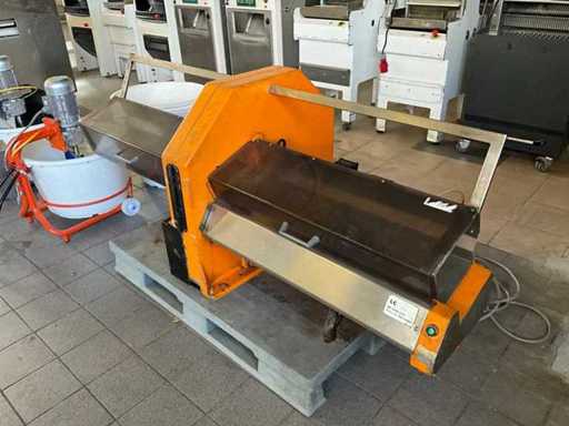 Cutting machine