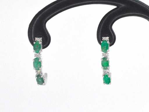 Weißgold-Ohrringe mit Diamanten und Smaragd