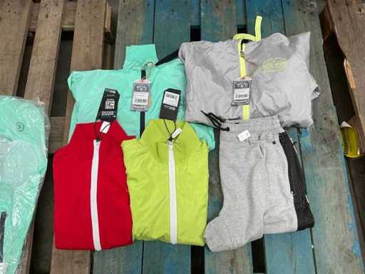 MZGZ : Divers coupe-vent et pantalons trois-quarts (environ 21x)