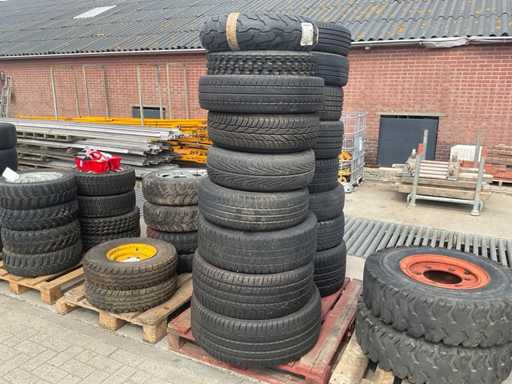 Charge verschiedener Autoreifen (9x)