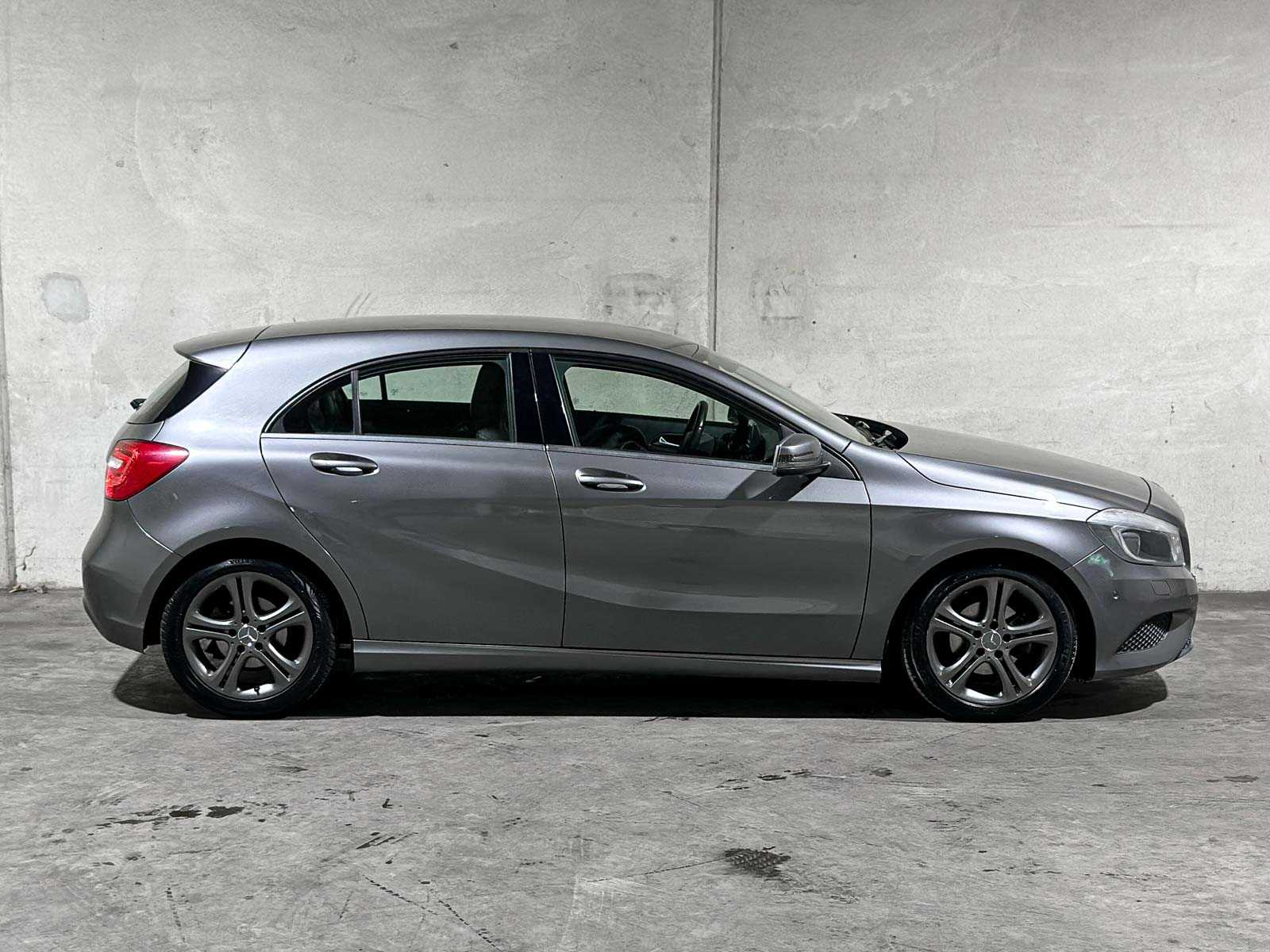 Mercedes-Benz A180 4U3 A-klasse 121pk 2013 (Origineel-NL), 8-SRR-41