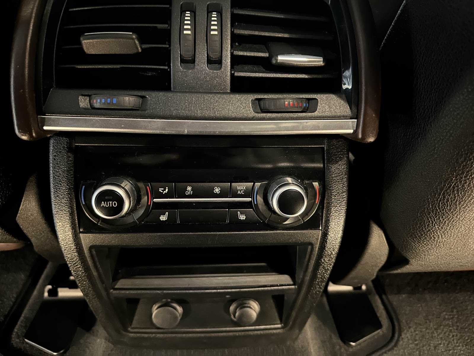 BMW X5 xDrive50i 4.4 V8 High Executive 449pk 2014, J-094-RR