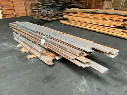 Batch of various Douglas Redcedar planks length 250-400 cm.