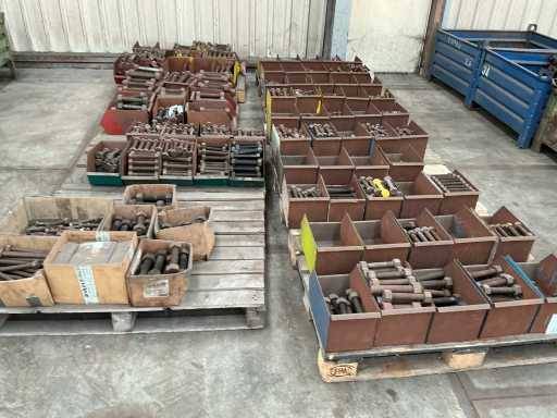 Lotto di barre filettate con dadi