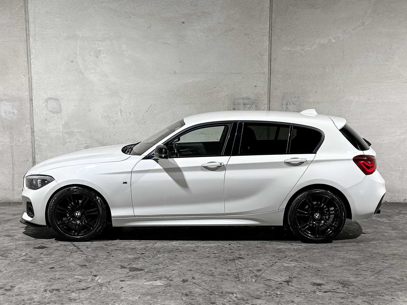 BMW 118i Edition M Sport Shadow High Executive 1-serie 134pk 2019, P-613-RT 