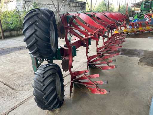 Charrue KVERNELAND LO100-300