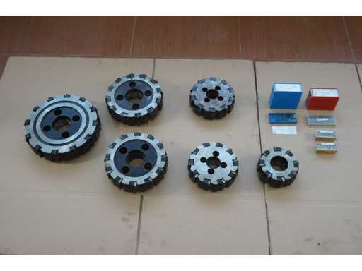   O mul?ime de scule de frezat cu pl?cu?e amovibile