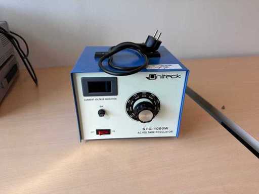 Uniteck STG-1000W AC-Spannungsregler Variac 0-250V 1000W
