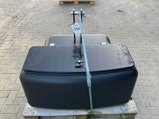 Front weight, "900kg"