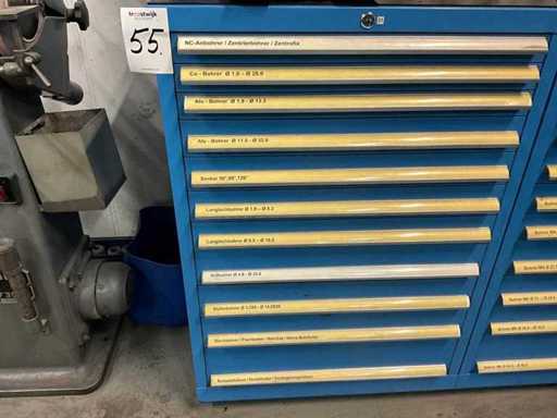 Schubladenschrank mit Inhalt