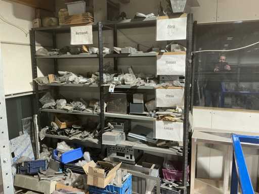 Lot of boltless shelf without contents (2x)