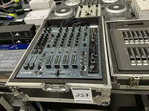 Mélangeur Allan&Heath Xone 92