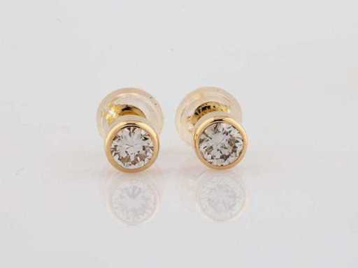 Boucle d’oreille en or jaune 18 nœuds avec diamant naturel