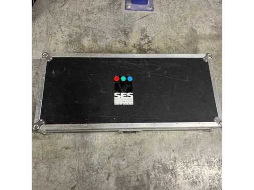 Volo vuoto nella sala di controllo DJ / slot DJM + 2x CDJ